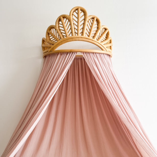 Rotan bedkroon & gordijnen